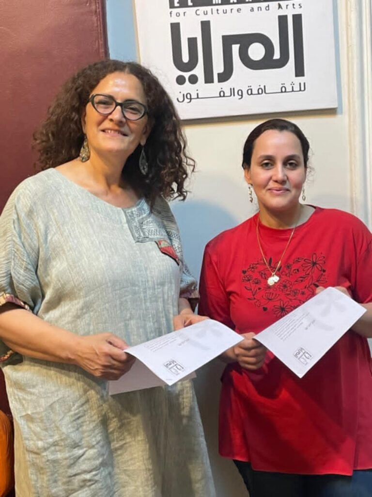 مديرة إدارة صالون تفكير توقع عقد نشر أول كتاب لها مع دار المرايا